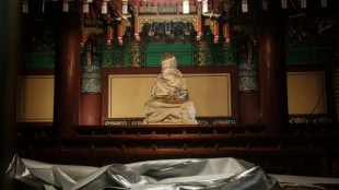 Corea del Sur salva tesoros budistas de los incendios forestales que amenazan sus templos