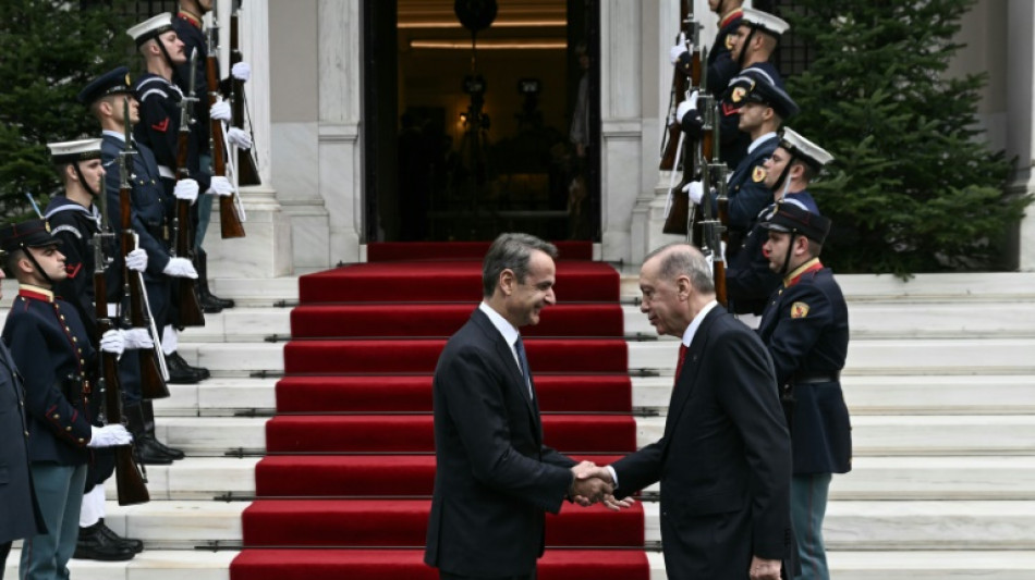 Erdogan &agrave; Ath&egrave;nes pour "un nouveau chapitre" dans les tumultueuses relations gr&eacute;co-turques