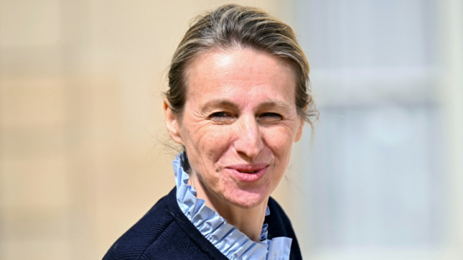 Financement de la protection sociale: la ministre du Travail pointe "une anomalie fran&ccedil;aise"