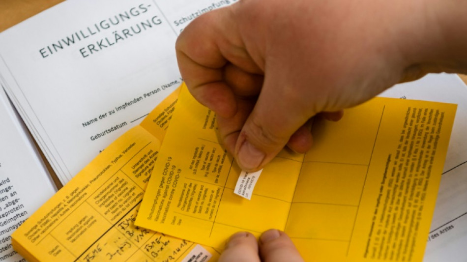 Polizei durchsucht 70 Wohnungen in Nordrhein-Westfalen wegen Impfpassf&auml;lschung