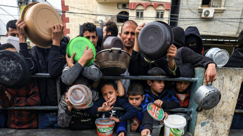 A Gaza, o&ugrave; la faim tenaille, ru&eacute;e sur les rations alimentaires