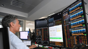 Borsa: Milano in calo con le banche, bene Mps e Mediobanca