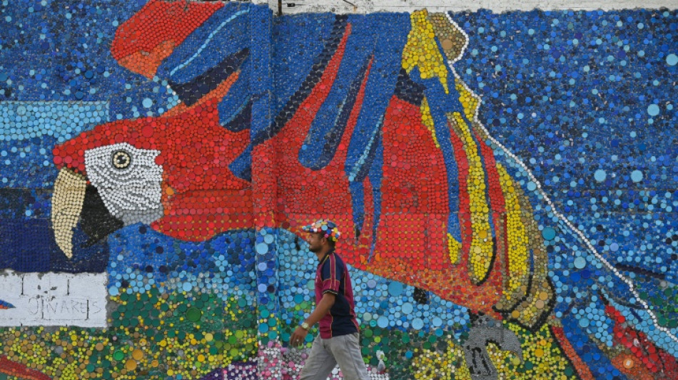 El arte de evitar que miles de tapas pl&aacute;sticas contaminen el mar en Venezuela