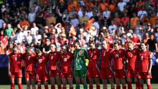 Sele&ccedil;&atilde;o feminina do Pa&iacute;s de Gales sofre leve acidente de &ocirc;nibus na Eurocopa