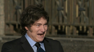 Una premiada bióloga argentina critica el desfinaciamiento de Milei a la ciencia