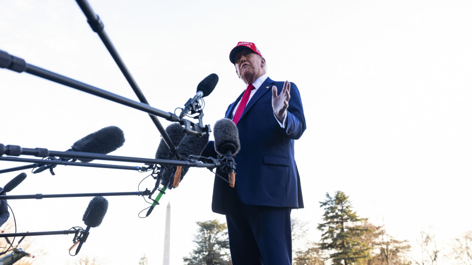 Nyt, Trump discuter&agrave; oggi su sospensione delle armi a Kiev