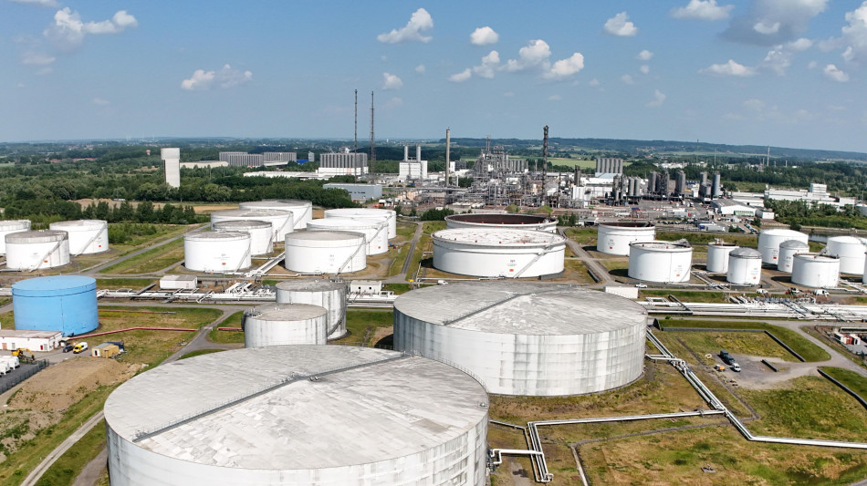 Il petrolio chiude in calo a New York a 57,95 dollari