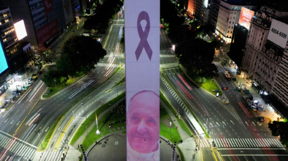 Messi, Lula y fieles de toda Am&eacute;rica Latina conmovidos por la muerte de Francisco