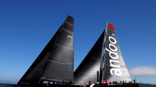 Andoo Comanche leads Sydney-Hobart yacht race