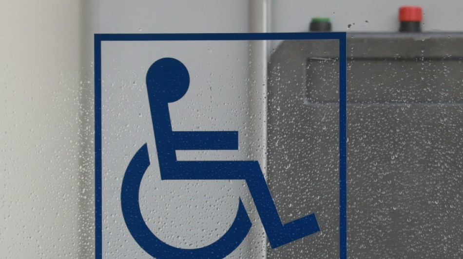Handicap: des associations d&eacute;noncent "l'attentisme" des pouvoirs publics