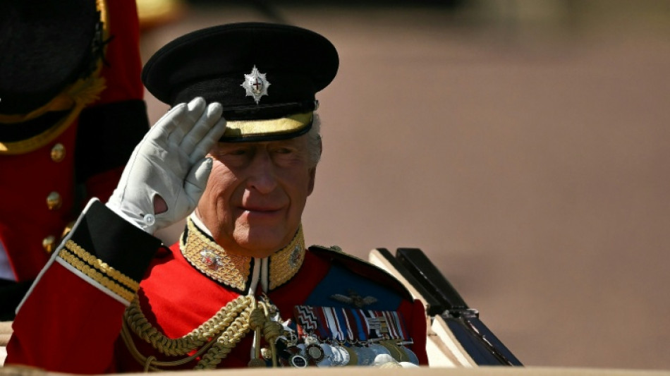 Desfile de aniversário de Charles III em Londres homenageia vítimas do acidente da Air India