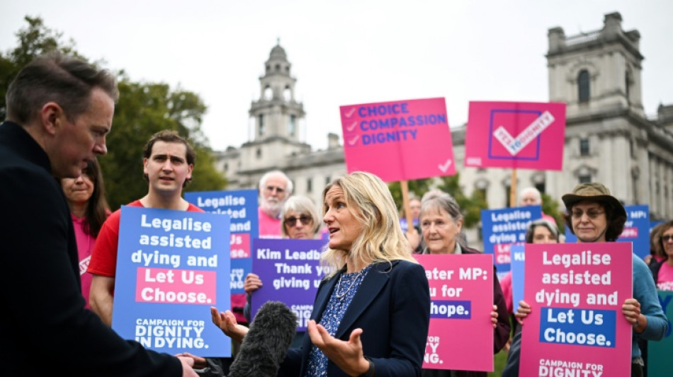 Parlamento brit&acirc;nico debate proposta de lei de morte assistida