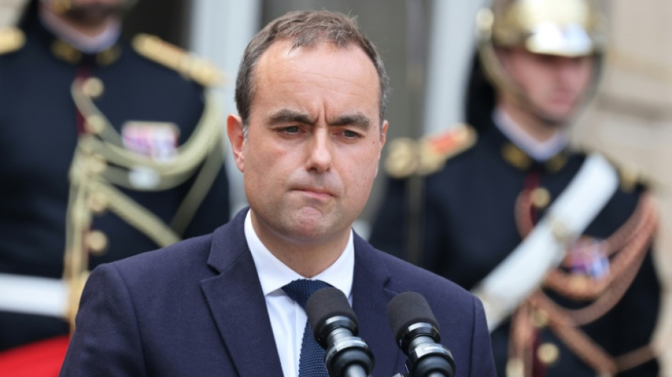 França tem novo dia de protestos contra política fiscal do governo