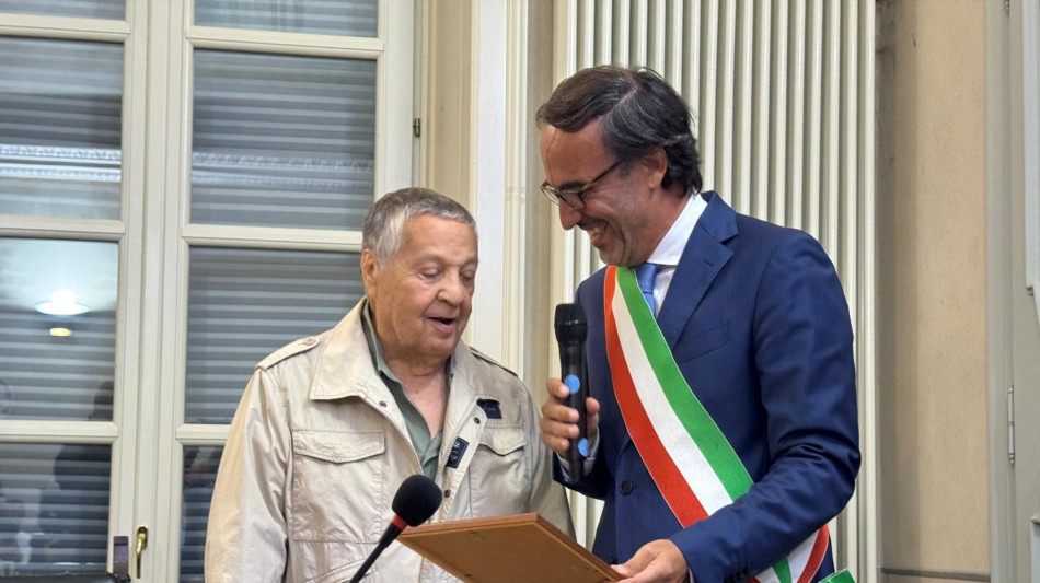 Pozzetto cittadino onorario di Laveno Mombello, 'Taaac!'