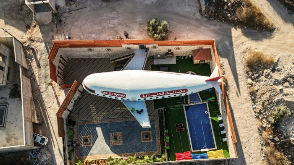 En una tierra sin aeropuerto, un palestino ofrece estadías en una casa avión