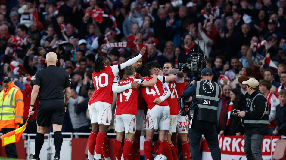 Premier: l'Arsenal batte il Burnley e si avvicina al titolo