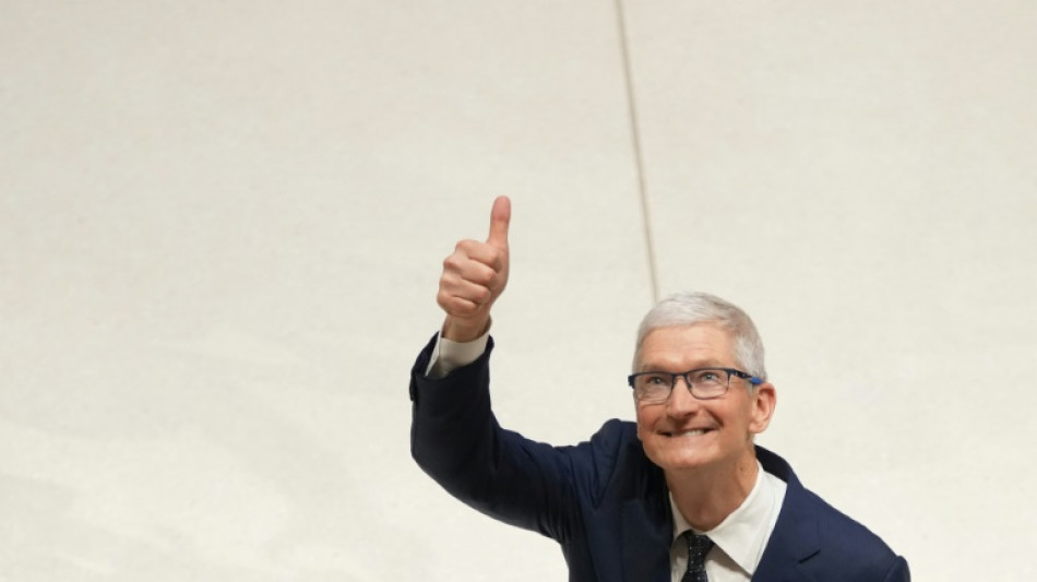 Apple r&eacute;alise un profit trimestriel record mais ses ventes d'iPhone d&eacute;&ccedil;oivent