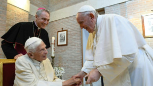 El expont&iacute;fice Benedicto XVI est&aacute; "muy enfermo", anuncia el papa Francisco