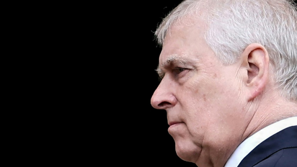 Queda em desgra&ccedil;a do ex-pr&iacute;ncipe Andrew lan&ccedil;a d&uacute;vidas sobre as finan&ccedil;as da monarquia