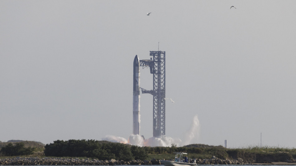 Esplode in Texas un razzo della SpaceX, nessun ferito