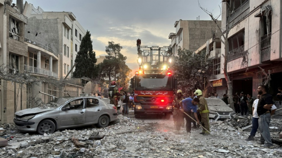 Iranianos pedem vingança após ataques israelenses