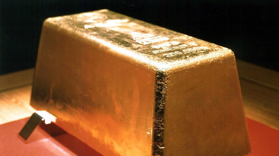 L'oro continua a correre, sale sopra i 4.840 dollari