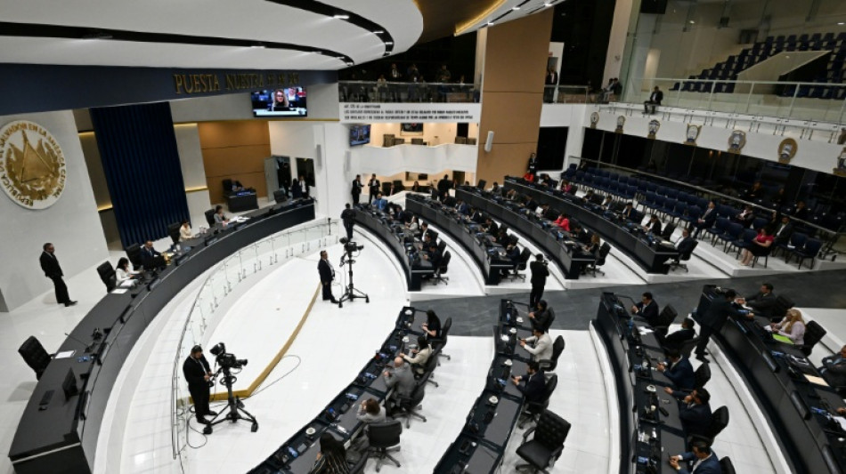 Congresso de El Salvador alinhado a Bukele aprova reeleição presidencial indefinida