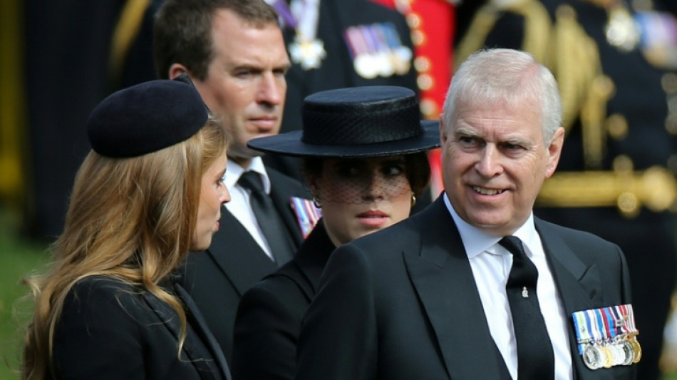 El exprincipe Andr&eacute;s, de "h&eacute;roe" de las Malvinas a bochorno de la familia real brit&aacute;nica