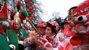 H&ouml;hepunkt des Stra&szlig;enkarnevals: K&ouml;lner Rosenmontagszug gestartet 