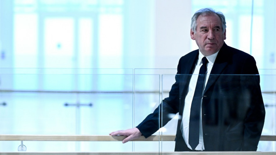 Remaniement: Bayrou se retire de l'&eacute;quation, le casting en suspens