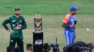 No handshake again as India bowl against Pakistan in Asia Cup final