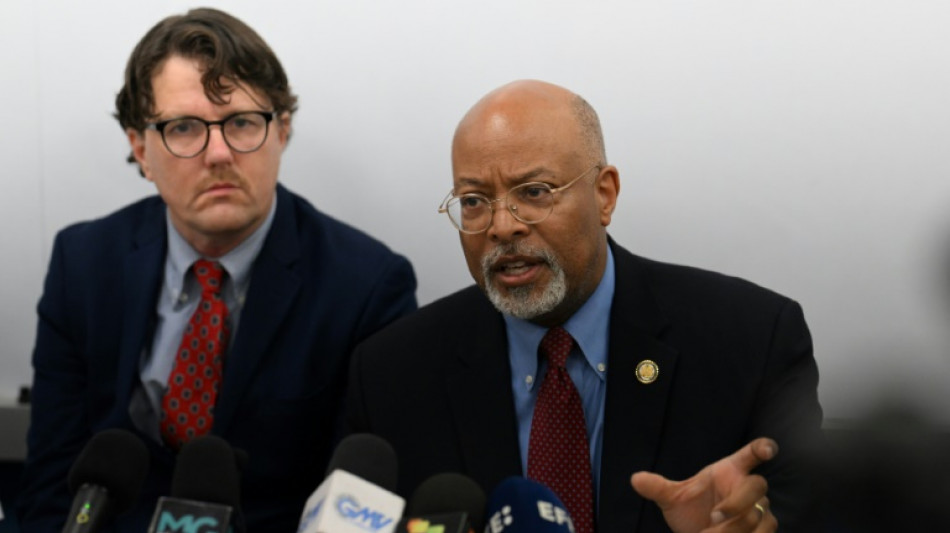 El Salvador impide a legislador de EEUU visitar a migrante deportado "por error"