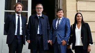 Le Parti socialiste se place un peu plus au centre du jeu de l'apr&egrave;s-Bayrou