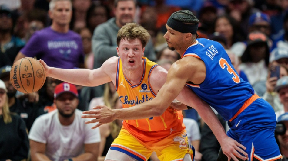 Los pujantes Hornets emboscan a los Knicks y aprietan la pugna por los playoffs
