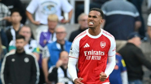 Com gol de Gabriel Magalhães, Arsenal vira sobre Newcastle e encosta no líder Liverpool