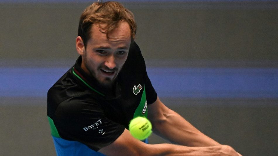 Alcaraz y Sinner se citan en 'semis' de Pek&iacute;n, Jarry y Sorribes fuera