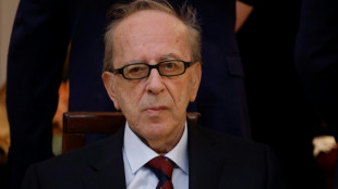 Escritor alban&ecirc;s Ismail Kadar&eacute; morre aos 88 anos