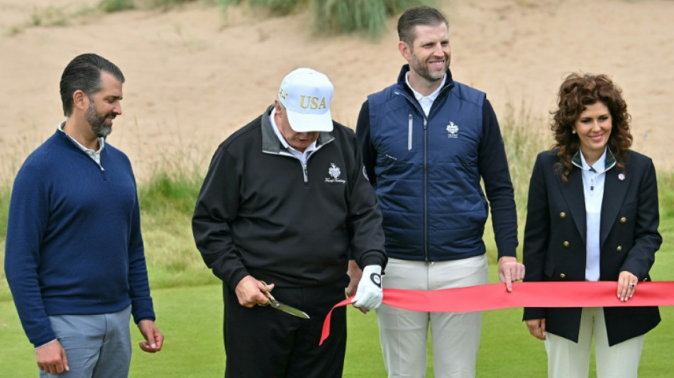 Abschluss von Schottland-Reise: Trump weiht Golfplatz ein