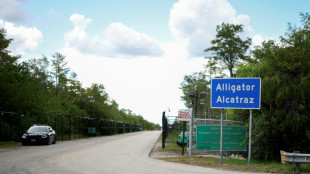 En "Alcatraz de los Caimanes", detenidos denuncian abusos en un limbo legal