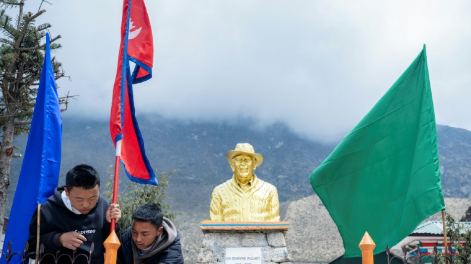 70 apr&egrave;s sa conqu&ecirc;te, la cime de l'Everest attire toujours