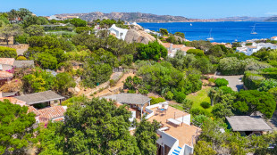 In Costa Smeralda ville a peso d'oro