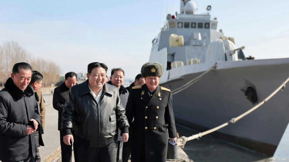 Cor&eacute;e du Nord: Kim inspecte des navires militaires, les pr&eacute;paratifs de guerre s'intensifient