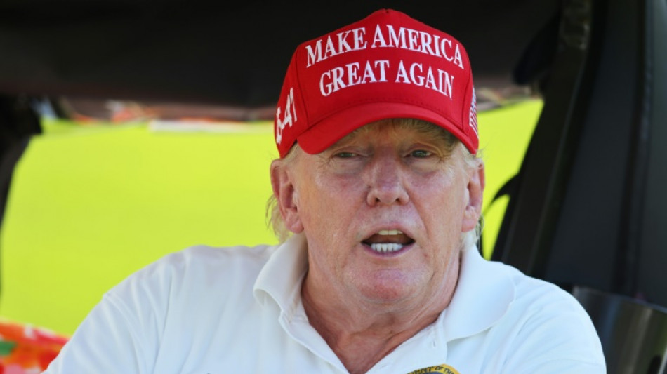 Ju&iacute;za imp&otilde;e ordem de sil&ecirc;ncio parcial a Trump