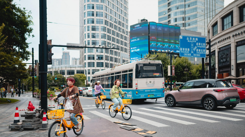 Borsa: Hong Kong apre a -0,49% con tensioni in Medio Oriente