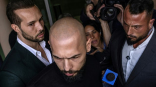 El influencer Andrew Tate, acusado en Rumania por tr&aacute;fico de personas, llega a EEUU