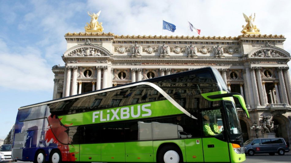 Dix ans après, le succès populaire des "cars Macron" malgré des infrastructures obsolètes