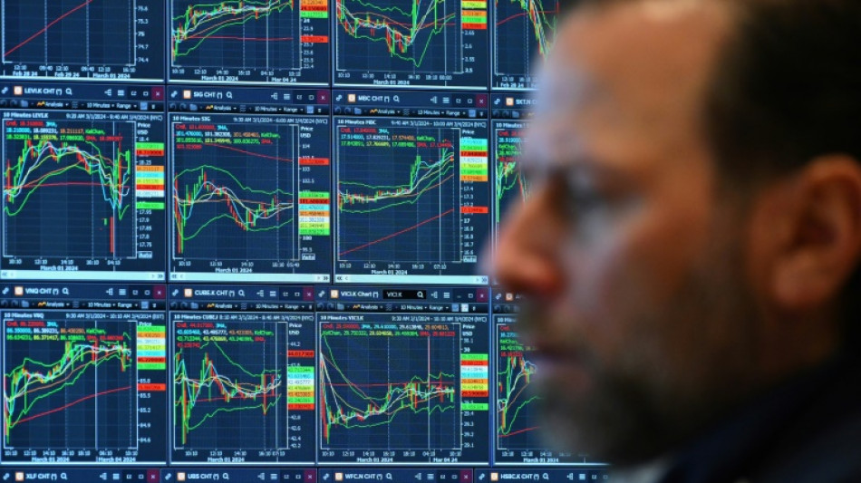 Wall Street ouvre en baisse, prudence avant une s&eacute;rie d'&eacute;v&eacute;nements macro&eacute;conomiques
