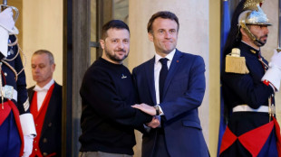 En Europe, Zelensky re&ccedil;oit plus d'armes, des honneurs, mais pas d'avions de combat