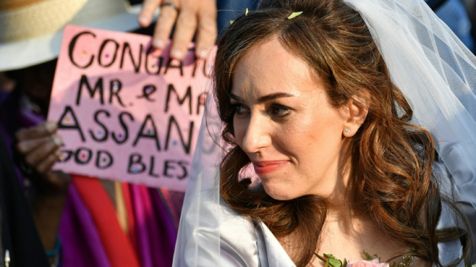 Wikileaks-Gr&uuml;nder Julian Assange heiratet seine Verlobte im Gef&auml;ngnis