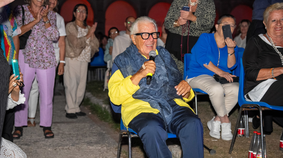 Peppino Di Capri canta a sorpresa per il pubblico dell'isola